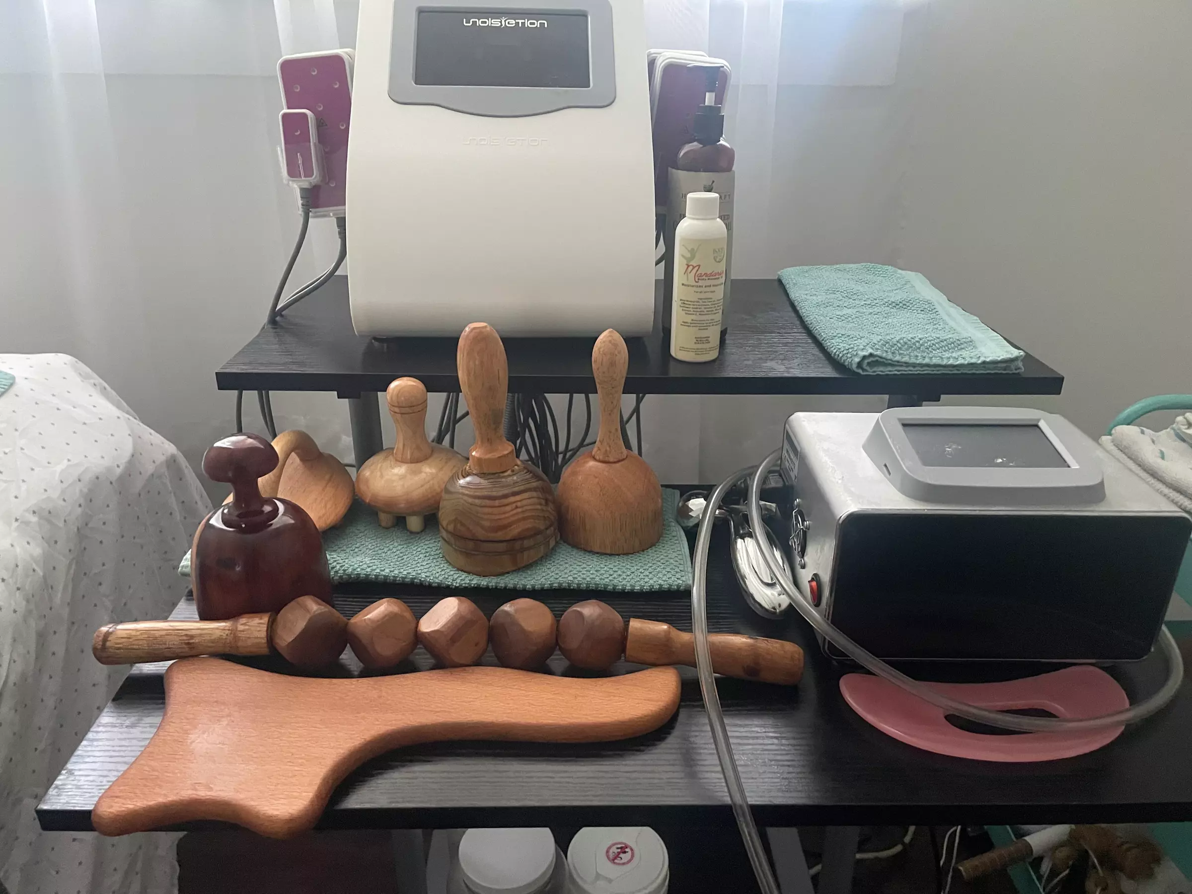Lymphatic Massage Session with LED Light + Wood Therapy 