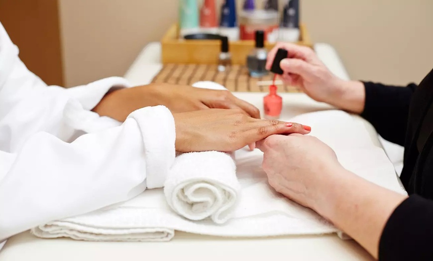 Image 1: Pose de vernis semi-permanent sur mains et/ou pieds