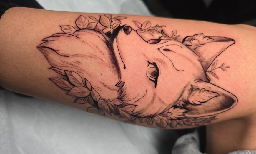 Image 1: Paga 16 € y obtén un descuento de 50 € en un tatuaje 