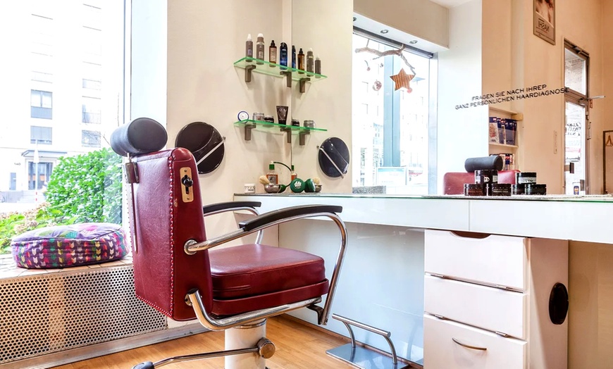 Image 3: Herren-Style-Paket: Haarschnitt, Bartstyling & Wellness-Behandlungen