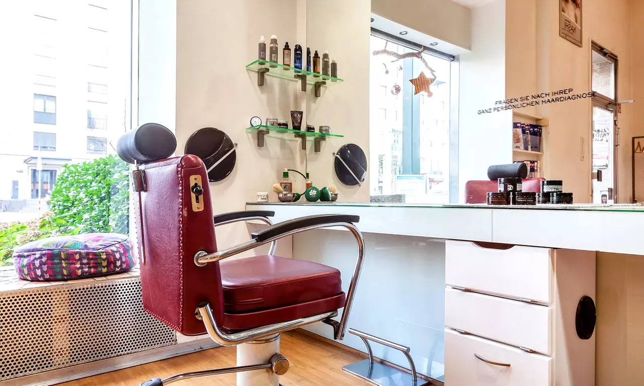 Herren-Style-Paket: Haarschnitt, Bartstyling & Wellness-Behandlungen