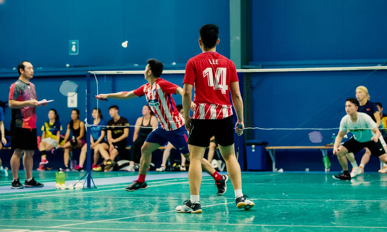 1 or 2 Hour Badminton Court Hire + 2 Complementary Rackets and More