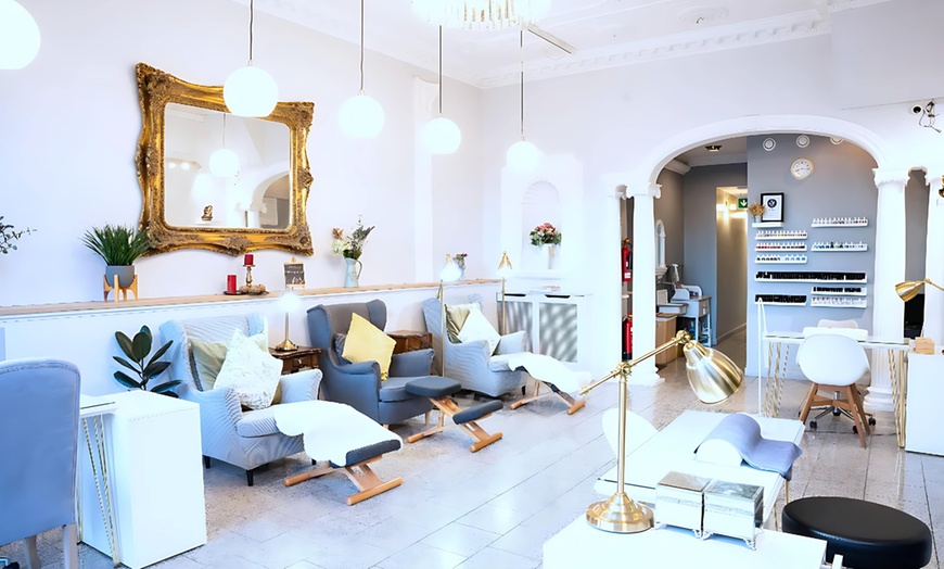 Image 3: 30 Min Thai Back Massage or 60 Min Full Thai Oil/Swedish Massage