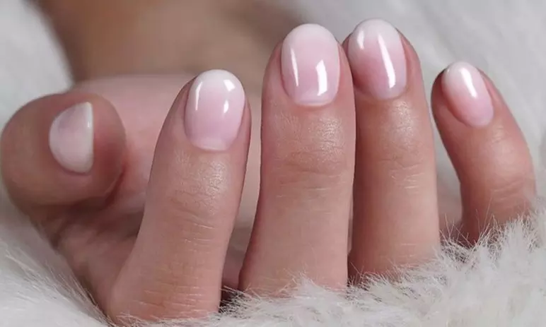 Maniküre oder Pediküre opt. mit Shellack für 1 Person