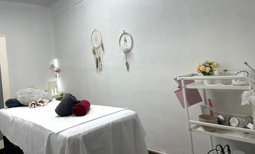 Image 4: Masaje corporal relajante de 45 o 60 minutos para 1 persona