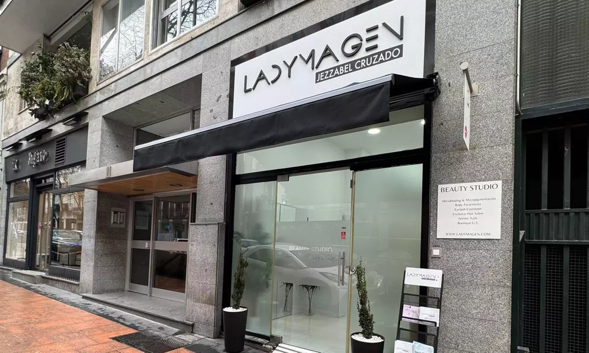 Puesta de uñas con gel o acrílico talla S-M, esmaltado semipermanente y opción a diseño para 1 persona al 60% - Image 5