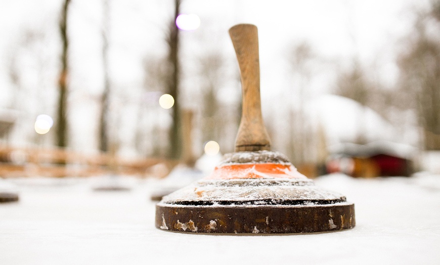 Image 2: 1 Std. Eisstockschießen auf 1 Bahn für bis zu 10 Personen