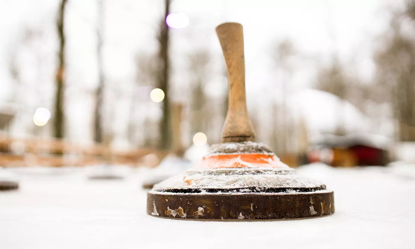 1 Std. Eisstockschießen auf 1 Bahn für bis zu 10 Personen