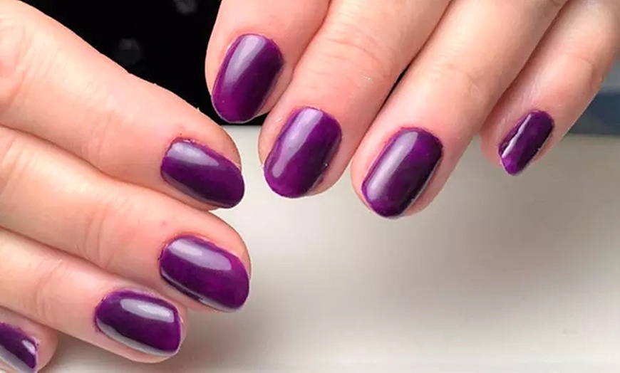 Image 8:  2 sesiones de manicura, pedicura o ambas clásica o francesa para 1