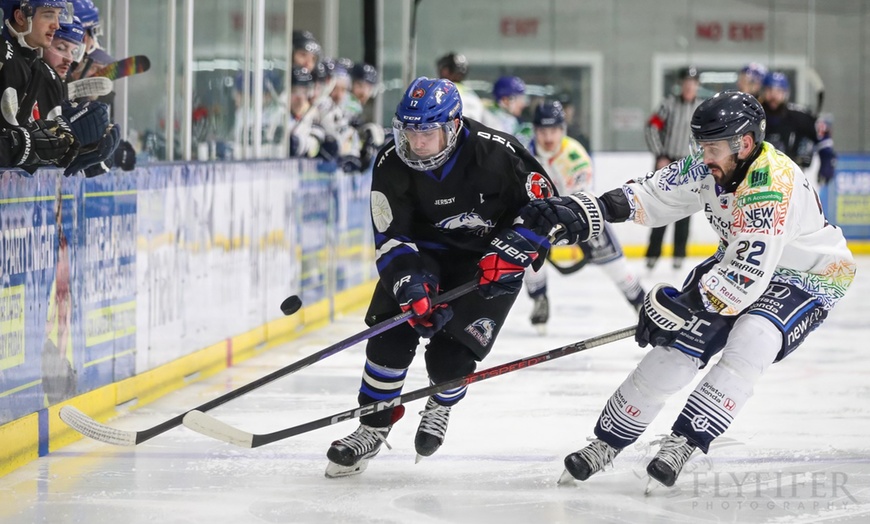 Image 7: Invicta Mustangs Ice Hockey Team