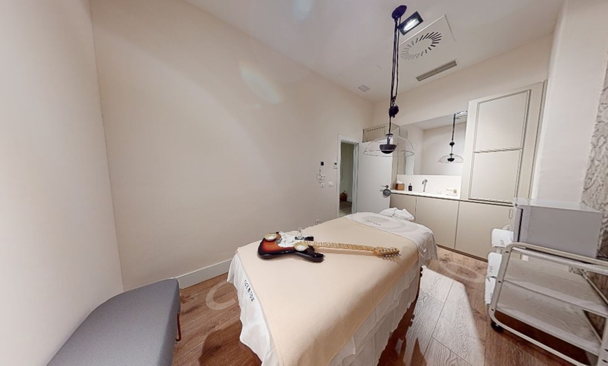 Image 6: Circuito Rock Spa de 1 hora con copa de cava y opción a masaje para 2