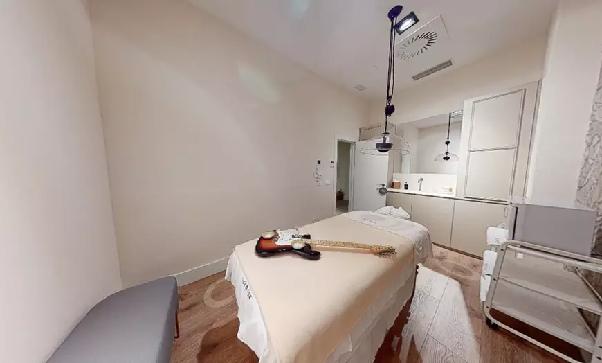 Image 6: Circuito Rock Spa de 1 hora con copa de cava y opción a masaje para 2 