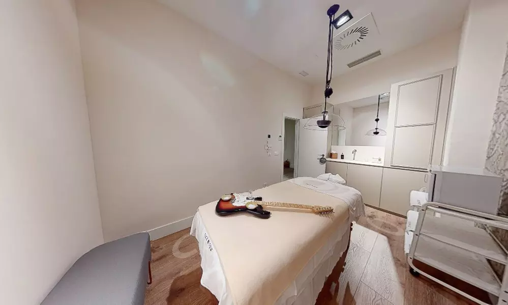 Circuito Rock Spa de 1 hora con copa de cava y opción a masaje para 2