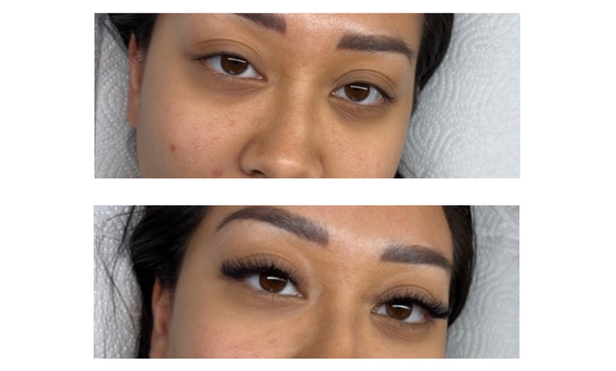 Image 2: Light-Volumen-Wimpernverlängerung für 1 Person