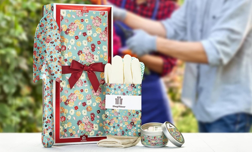 Image 1: TheGiftBox Gardening Gift Set