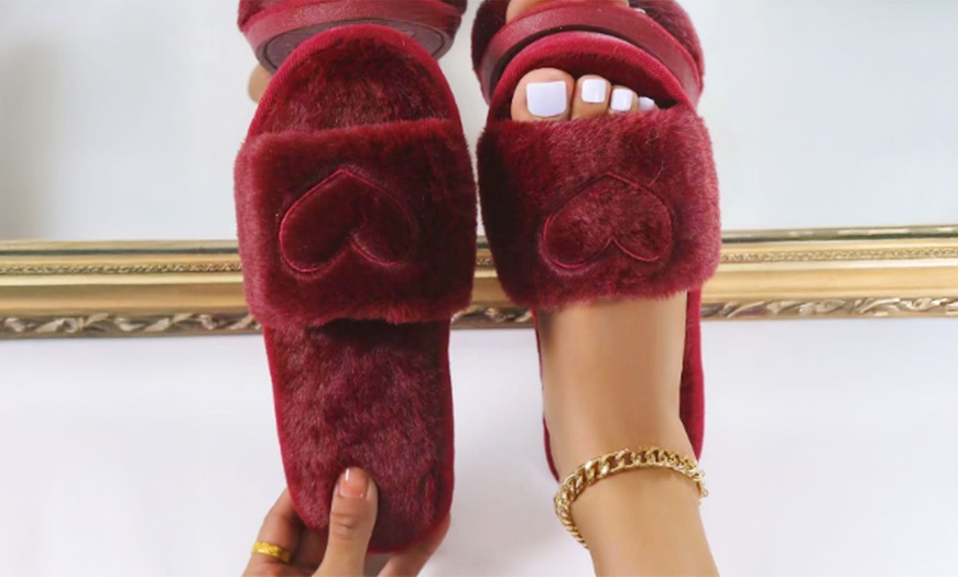 Image 1: Women's Plush Slippers