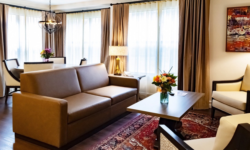 Image 5: Spacious suites minutes from the Strip and downtown Vegas