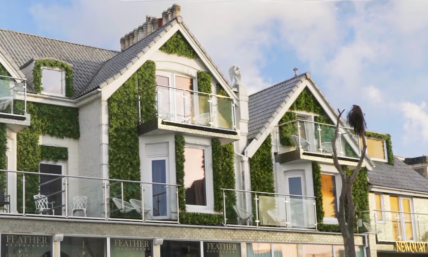 Image 3: Cornwall: Elegant 4* Stay with Breakfast 