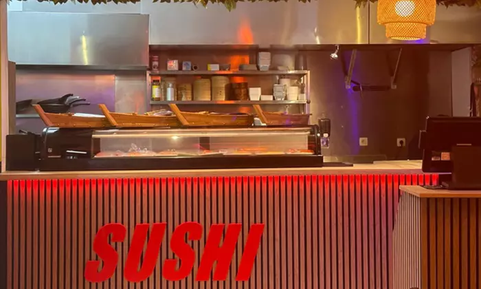 Expérience sushi à 2 ou 3 : soupe miso fraîche et bateau à sushis