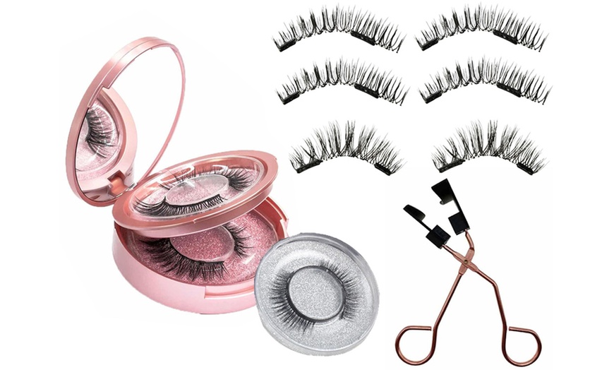 Image 2: Three Pairs of Magnetic Glue-Free Eyelash Kit