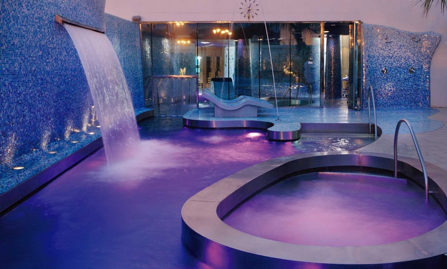 Image 4: Bilbao: 1, 2 o 3 noches con desayuno y spa