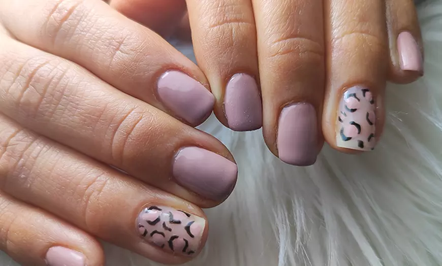 Image 1: Manicura o pedicura semipermanente, manipedicura o uñas esculpidas 