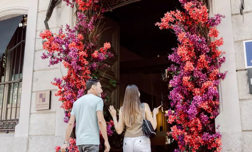 Image 2: 2 o 4 Aperol con tabla de ibéricos y queso o ensaladilla rusa a elegir 