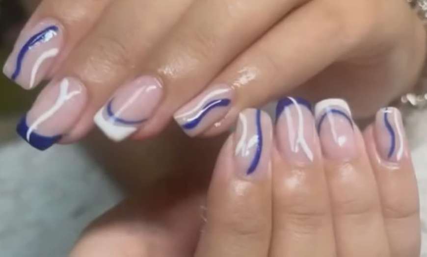 Image 2: 2 sesiones de manicura y/o pedicura con esmaltado semipermanente