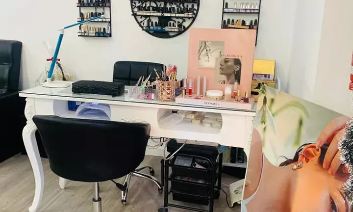 Higiene facial básica o completa con extracción, peeling y tratamiento