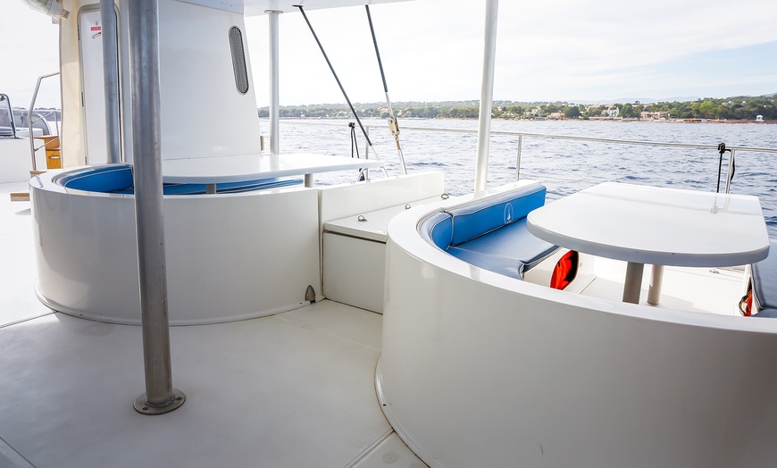 Image 11: Paseo en catamarán con baño en alta mar y bebida para niño o adulto