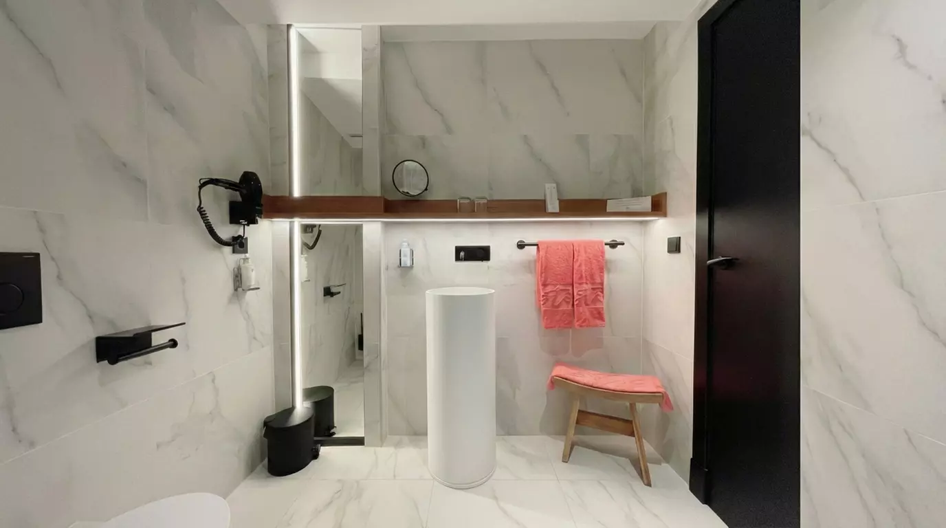 ✈ Ibiza: Volo diretto più 3 o 7 notti in hotel 4* con Spa