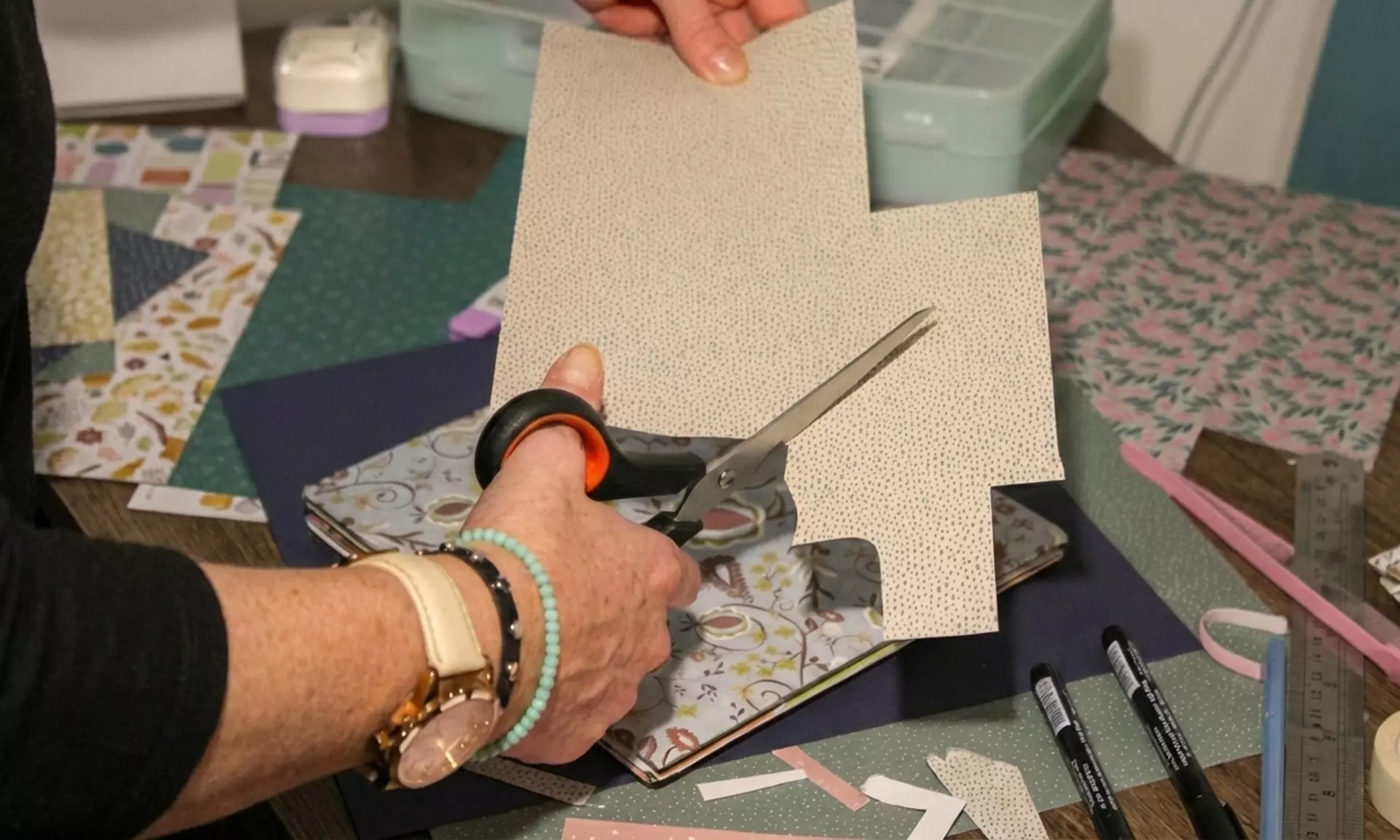 Taller de Papelería creativa (scrapbooking) con bebida y picoteo