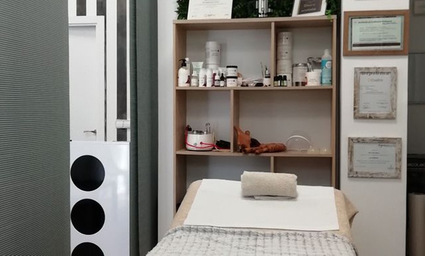 Image 2: 1 o 2 sesiones de microlifting facial de vitaminas con dermapen para 1 