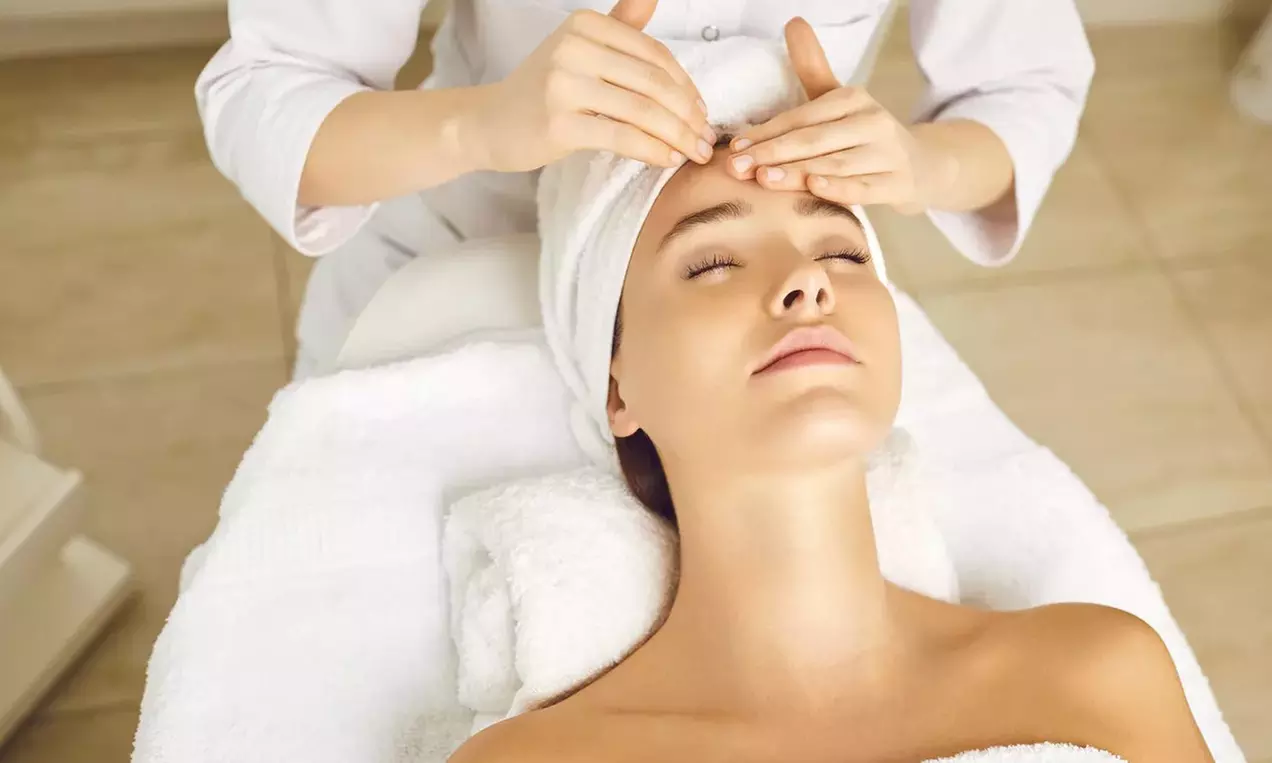 Nettoyage profond ou relaxation raffermissante chez Almara Skin