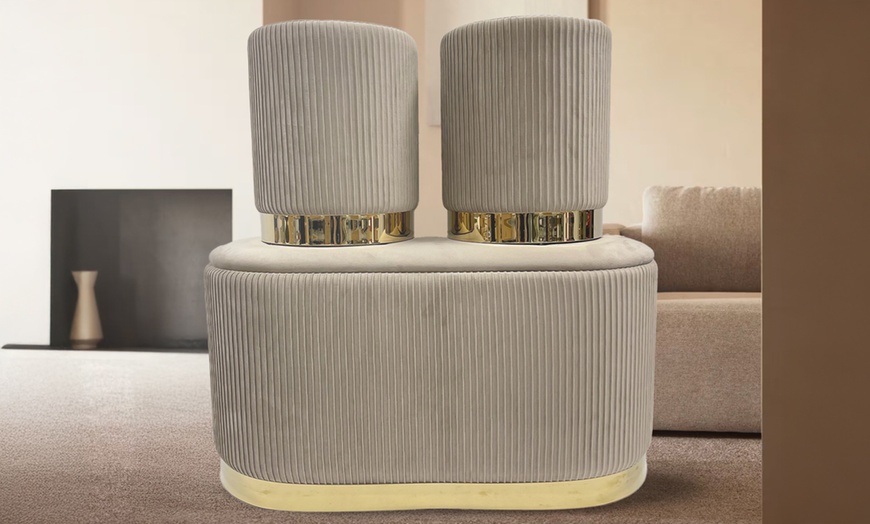 Image 1: Lote de 3 pufs con tapizado de terciopelo y espacio de almacenamiento