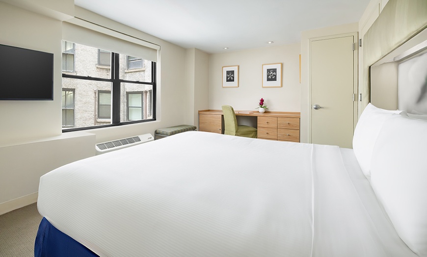 Image 14: Prime Midtown Location with Stylish Rooms and Easy City Access