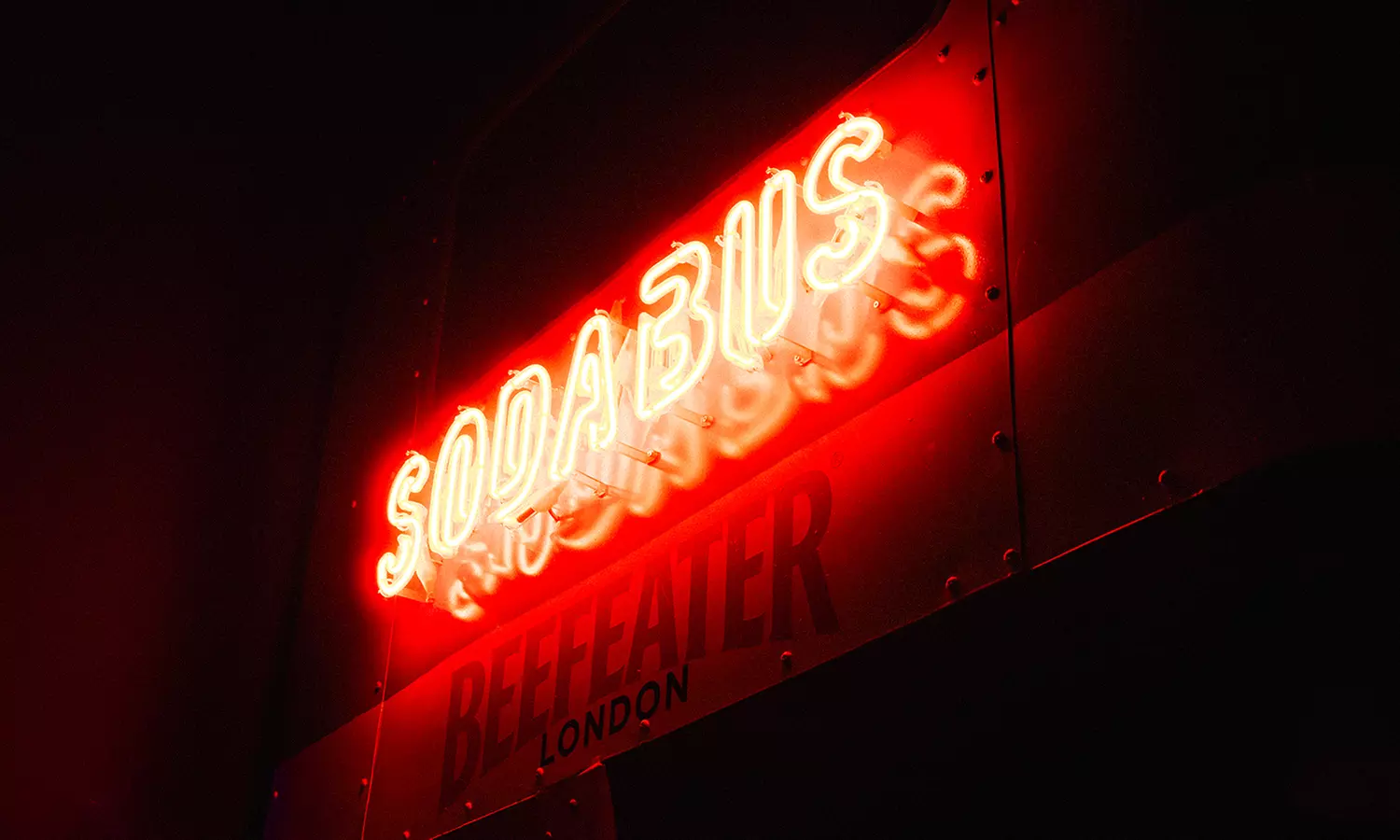 Menú de burguer con patatas fritas y opción a bebida para 2 personas