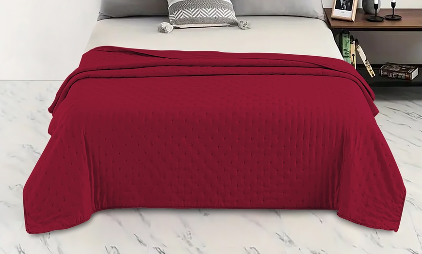 Image 2: Colcha Dorian, de terciopelo 