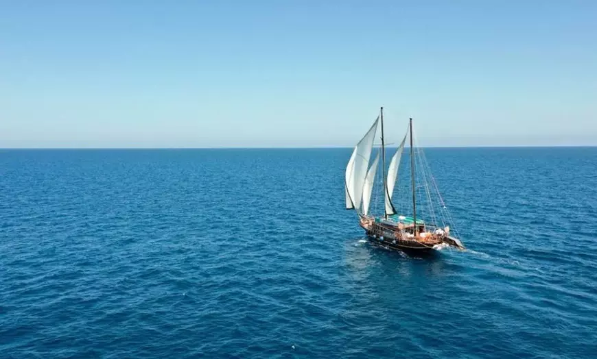 Image 13: Vive una velada mágica a bordo de una goleta de madera para 1 o 2
