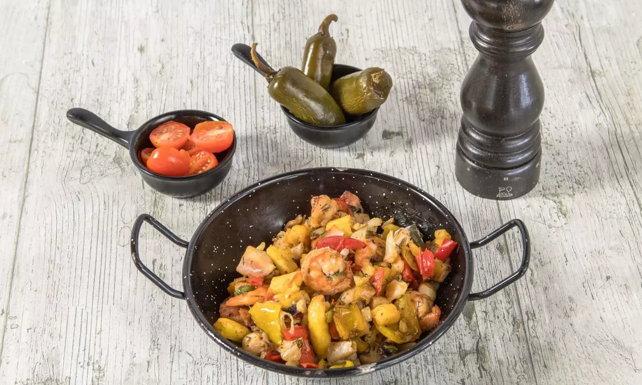 Menú mediterráneo para 2 o 4 con postres y vino con vistas al mar