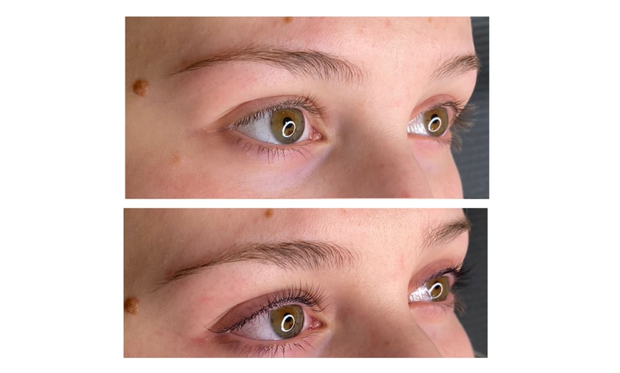 Image 5: Bis zu 46% Rabatt auf den Wimpernwelle bei Studio BESPOKE