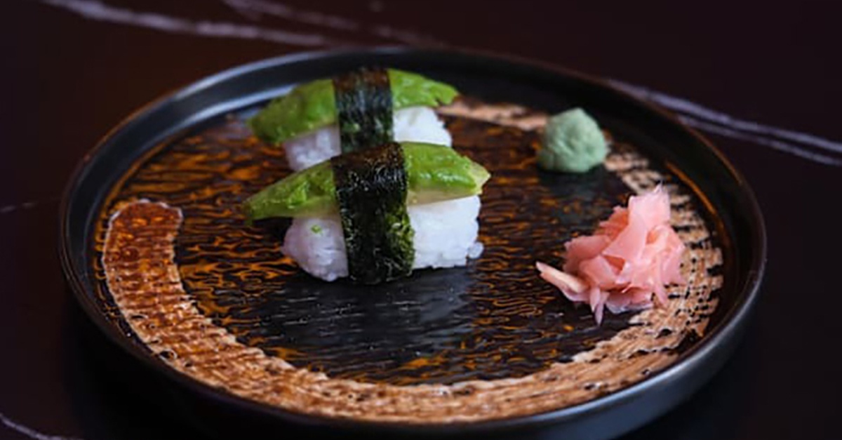Menú japonés con sushi y bebida para 2 o 4 personas en Barcelona