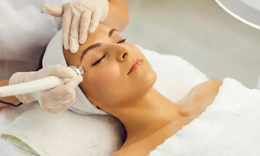 Radiofrecuencia y masaje kobido con vitamina C y activos