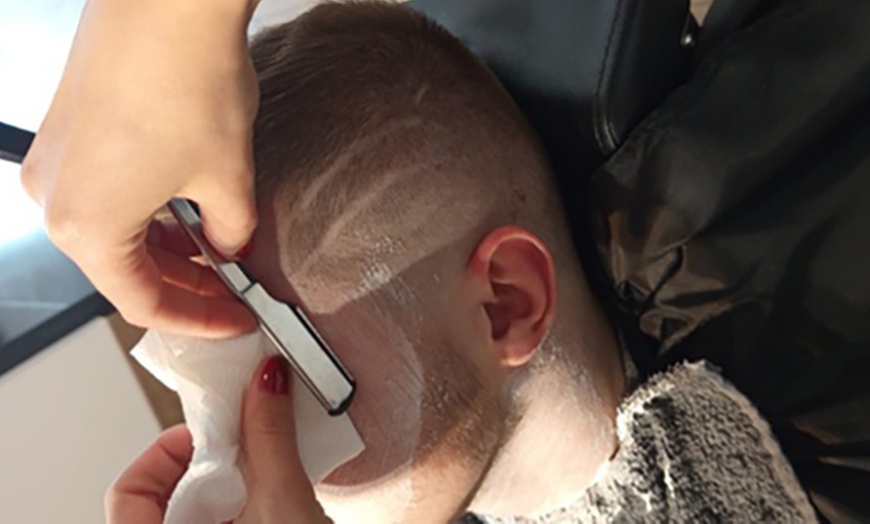 Image 1: Wybrane usługi barberskie i fryzjerskie dla mężczyzn