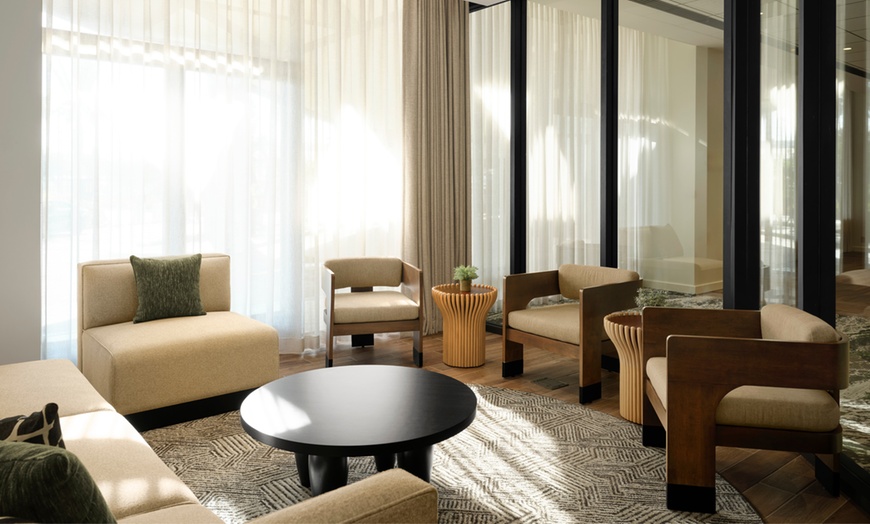 Image 8: Member Pricing: 4* Hotel Near Venice Beach With Shuttle, Pool 
