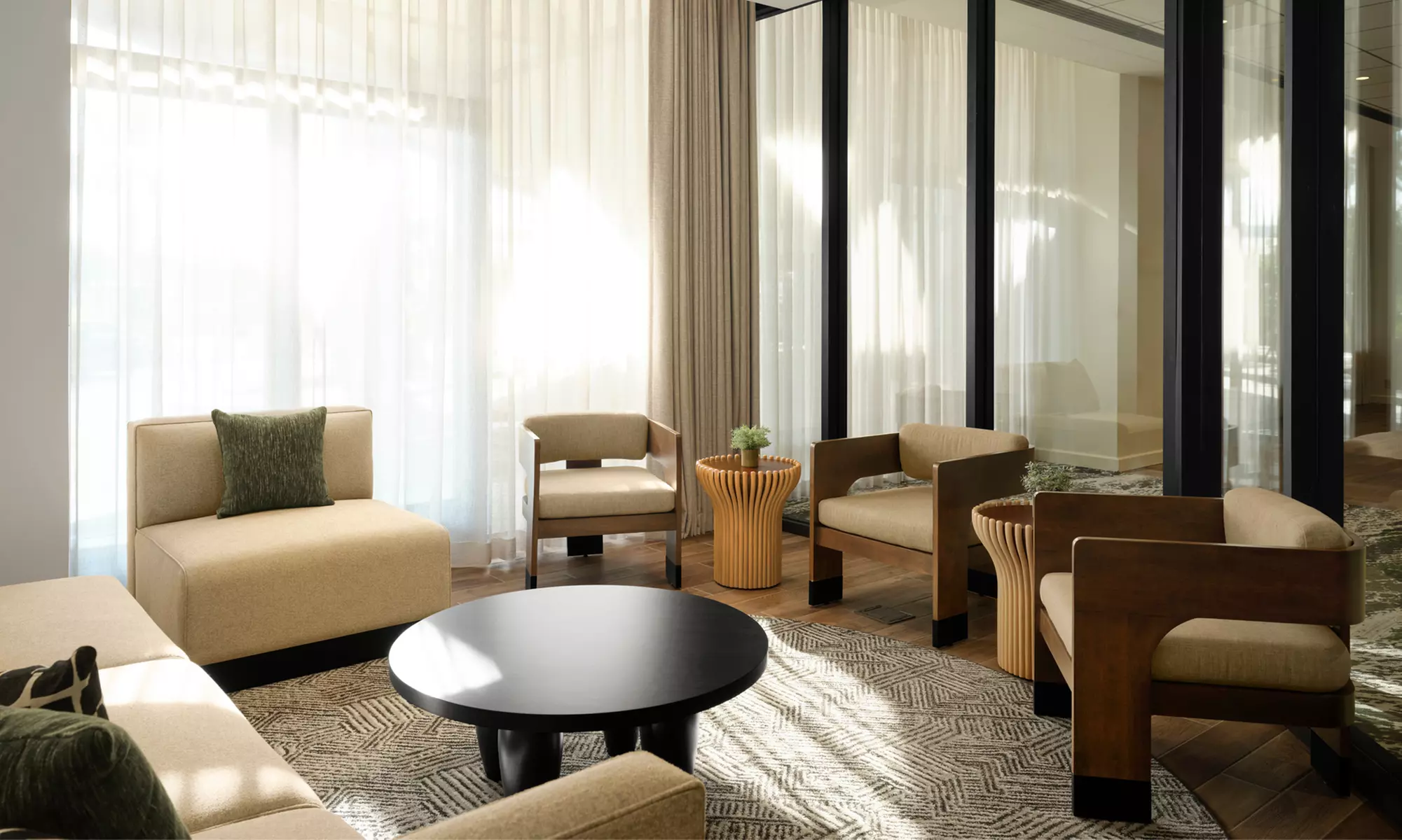 Member Pricing: 4* Hotel Near Venice Beach With Shuttle, Pool 