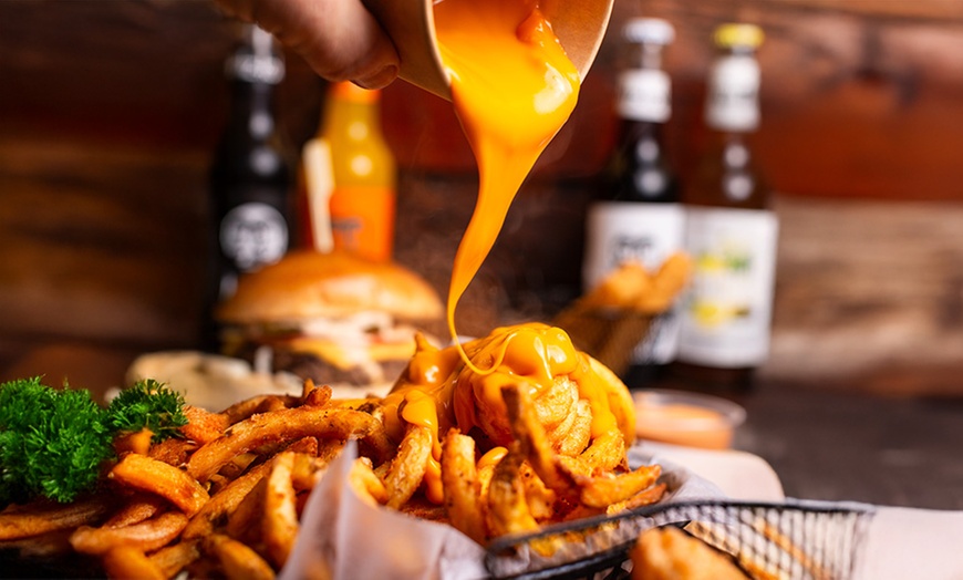Image 5: Köstliche Burger nach Wahl inkl. Pommes für 1, 2 oder 4 Personen