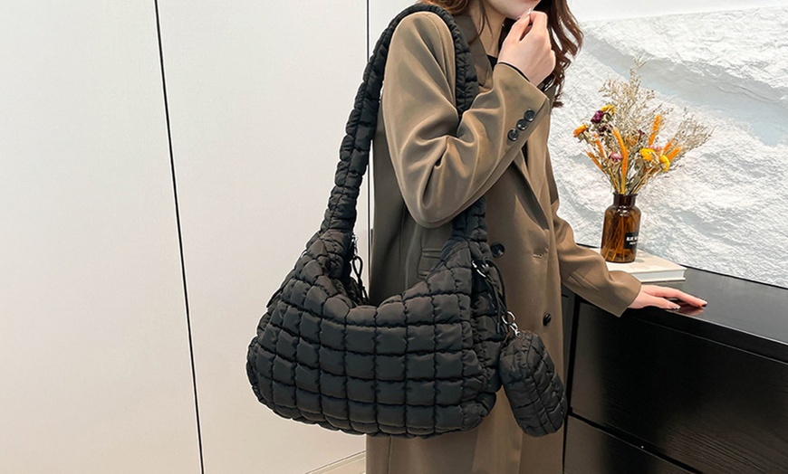 Image 7: Gesteppte Schultertasche mit abnehmbarer Mini-Tasche