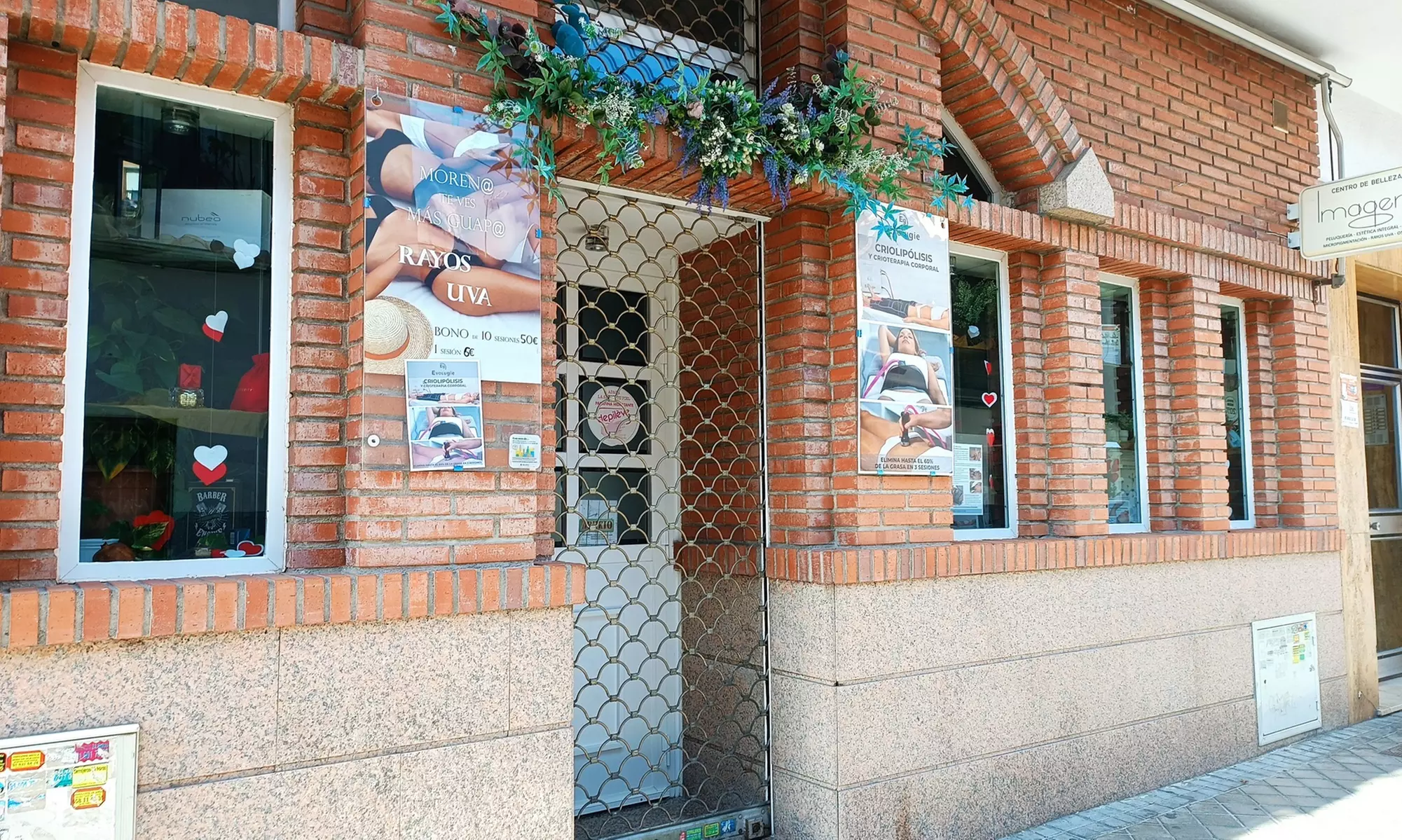 Sesión de peluquería con corte, secado natural y opción a color