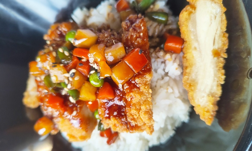 Image 4: Menú asiatico con entrantes, principales y bebidas